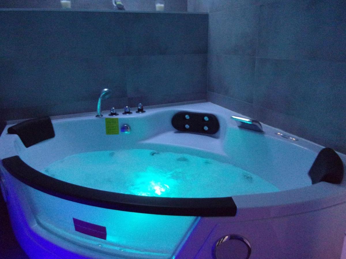 Le Bourget - Suite Romantique Narbona Esterno foto