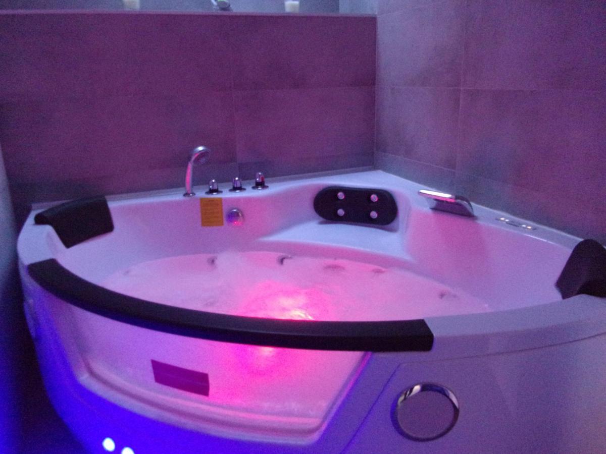 Le Bourget - Suite Romantique Narbona Esterno foto
