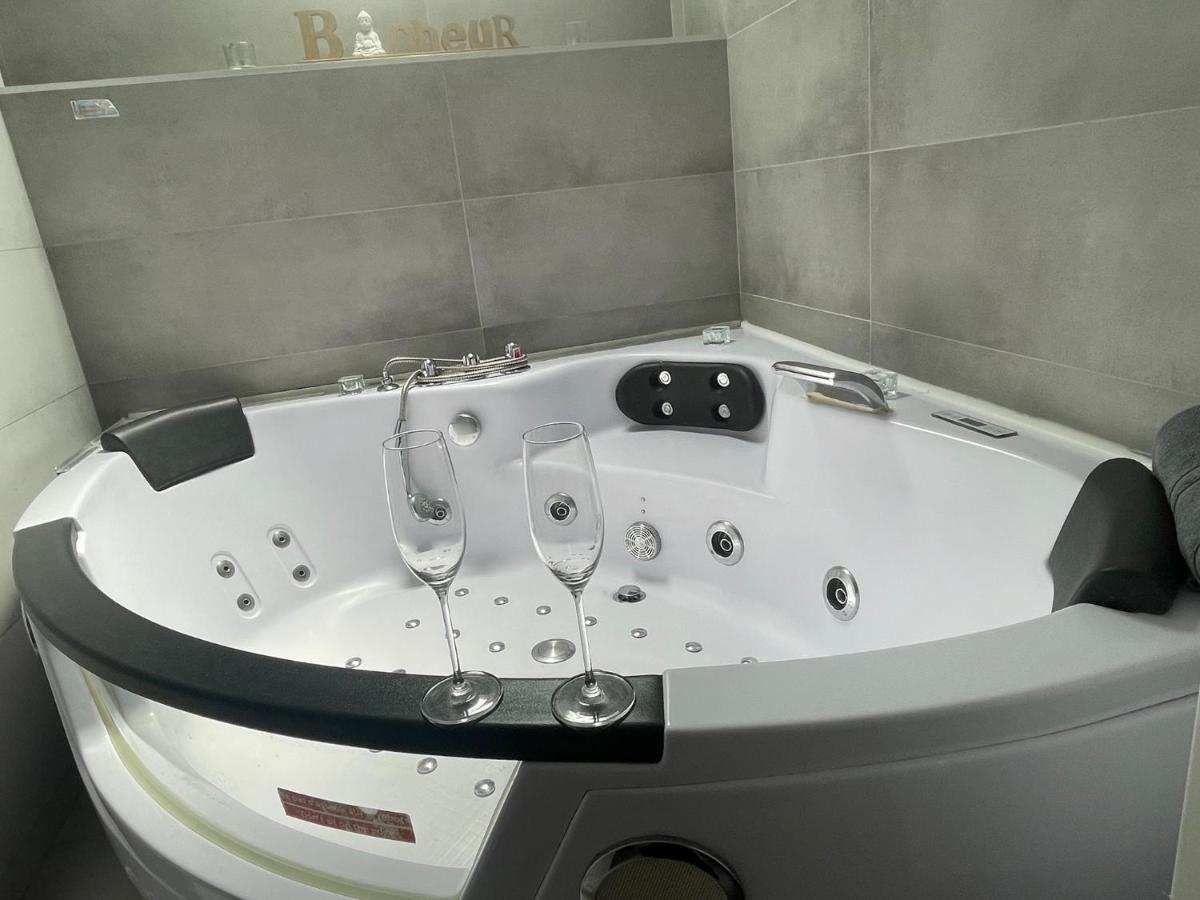 Le Bourget - Suite Romantique Narbona Esterno foto